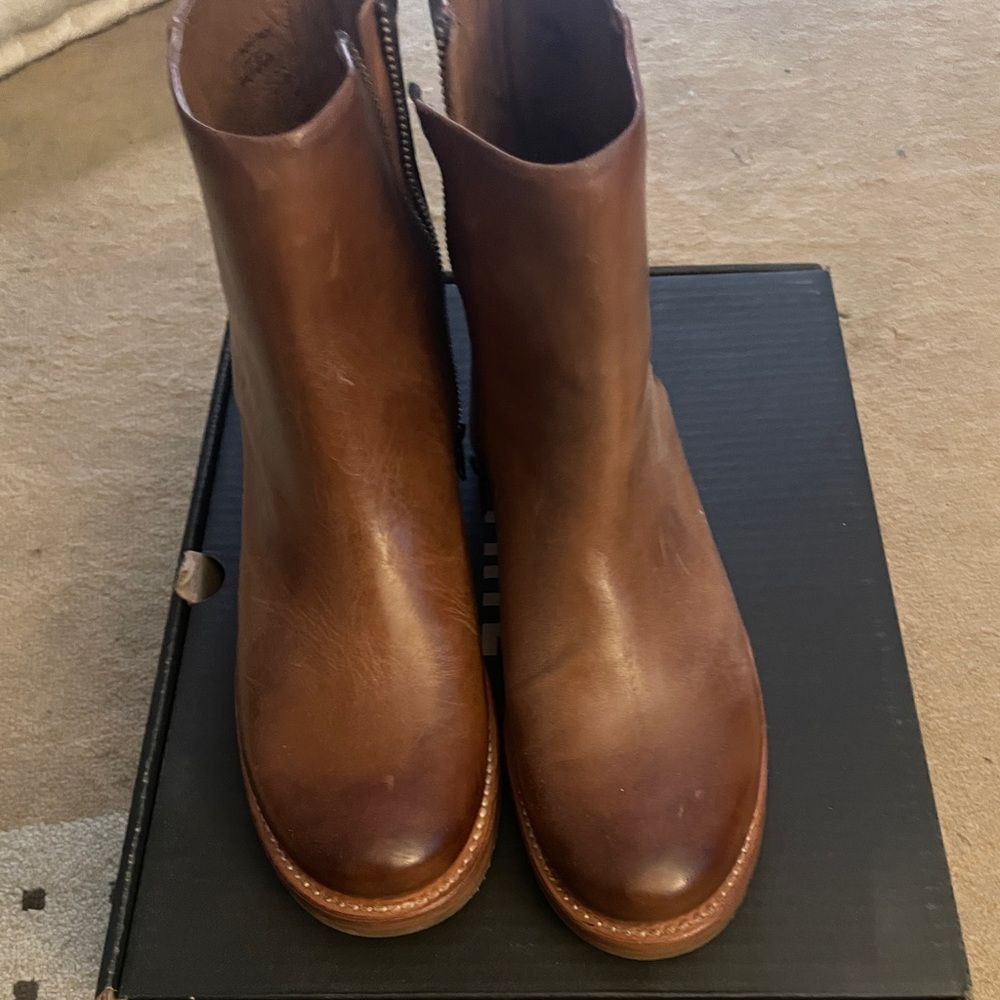 Frye Veronica Inside Zip Boot Caramel Brown Size 10